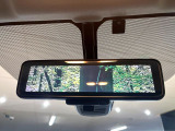 【インテリジェントルームミラー】後席の大きな荷物や同乗者で後方が確認しづらい時でも安心!カメラが撮影した車両後方の映像をルームミラー内に表示。クリアな視界で状況の確認が可能です!