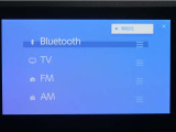 ディスプレイオーディオを装備。スマートフォンと車を繋ぐことで、これまでのナビに加えて色々なサービスが楽しめます。