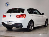 ☆BMWは後ろから見た時も一目でBMWの車だとわかるようにテールライトはL字型になっております!!夜になるとライトが存在感を放ちます☆