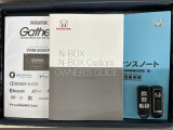 スマートキーは鍵をバッグに入れたままでもドアロックの開閉やエンジンのON・OFFができます。夜間や雨の日も鍵を探さなくて良いので便利です。