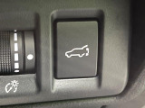 【パワーバックドア】スマートキーや運転席のボタンを押すだけでリアゲートが自動で開閉します!荷物を持っている時や、高い位置にあるバックドアを閉める際に便利な機能です♪