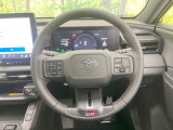 インテリアに合わせたデザインのステアリングは、運転される方のことも考え、運転しやすい形状、大きさです。是非一度、実際に触ってお確かめください。