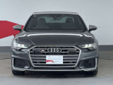 Audiの象徴であるシングルフレームグリルをよりワイドで低くシャープなデザインとすることでワイド&ローのフォルムを協調しています。