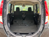 普段のお買い物や通勤、送迎等に十分な荷室スペースを確保しております。セカンドシートを倒すと、大きな荷物の積載も可能です♪