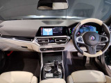 ☆センターパネルを運転席側に僅かに傾けたBMW独特のインパネ☆【駆け抜ける歓び】はここからもスタートしております☆