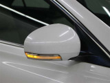 サイドターンランプ付きドアミラー。車両のドレスアップと右左折時の被視認性を兼ね備えたお洒落なミラーです。