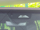 【トヨタセーフティセンス】走行中に前方の車両等を認識し、衝突しそうな時は警報とブレーキで衝突回避と被害軽減をアシスト。より安全にドライブをお楽しみいただけます。