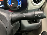車外の明るさに応じでライトを点灯、消灯してくれるオートライト機能です☆お天気の良い昼間のトンネル走行などオートにしてると便利で安心です☆エンジン停止時にライトの消し忘れも無くなります☆