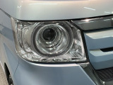 LEDヘッドライトは、点灯の瞬間から最大光量を発揮し、突然暗くなるトンネルなどでの安定感を高めます。
