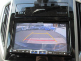 リヤカメラの映像です。ガイドライン付きなので車庫入れがよりスムーズに行えます。
