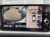 シフトをリバースに入れると、上からの見下ろし画像とバックカメラで安心です。