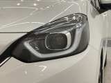LEDヘッドライトは、点灯の瞬間から最大光量を発揮し、突然暗くなるトンネルなどでの安定感を高めます。