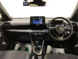 インパネ周りのムダをそぎ落としたことで、広さと快適さが確保され、運転に集中できる空間となっています。