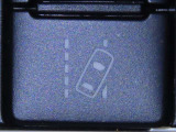 車線逸脱警報装置を装備しております。