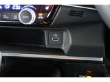 スマートフォンなどの音楽再生が可能なUSB接続ジャック装備車両です♪♪♪