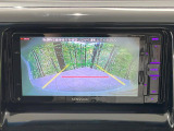 【バックカメラ】駐車時に後方がリアルタイム映像で確認できます。大型商業施設や立体駐車場での駐車時や、夜間のバック時に大活躍!運転スキルに関わらず、今や必須となった装備のひとつです!