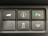 機能制御用のスイッチはステアリング右奥に集約されておりますので、運転の邪魔になりません!