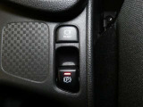 【ブレーキホールド】・・・「HOLD」スイッチを押し、システムONの状態にしておくことで、渋滞や信号待ちなどでブレーキを踏んで停車した時にブレーキを保持。 アクセルを踏むと解除されます。
