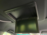 【12.1型フリップダウン】大画面モニターで後席でもエンタメをお楽しみいただけます。家族や友人とお出かけする機会が多い方に大人気です♪
