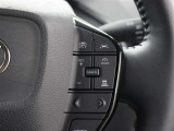 レーダークルーズコントロール作動時に車線維持に必要な運転操作の支援を行う「レーントレーシングアシスト(LTA)」を搭載しています。