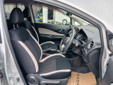 運転席側から観たフロントシートのイメージです。