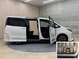 狭いスペースでも、隣の車を気にせず開閉出来るスライドドア。どんな場所でもドアを十分に大きく開くことが出来るので乗り降りや荷物を載せるのに便利です。