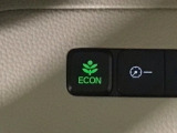 ★ECONスイッチ★ エコドライブを加速しよう!スイッチをONにすると、運転の仕方によるロスを抑え込み燃費をよくするようクルマが頑張ります(*^ー^*)燃費向上にチャレンジ♪