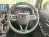 インテリアに合わせたデザインのステアリングは、運転される方のことも考え、運転しやすい形状、大きさです。是非一度、実際に触ってお確かめください。