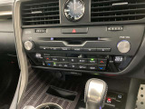 デュアルエアコンとは、運転席と助手席で、個別に温度設定ができる機能です。気温の感じ方は、人それぞれ違うもの。乗る人に優しい機能ですね。