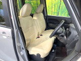 運転席シート廻りは使用感も少なく、良好な状態となっています。前オーナー様が丁寧に使っていたことがよくわかりますね。