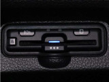 装備されているビルトインタイプのホンダ純正ETC車載器です。セットアップしてからご納車致します。ETCカードを差し込めば高速道路の出入り口ゲートを楽々通過出来ます。