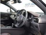 お車選びをお楽しみ頂けるよう、在庫車の展示スペースを十分に確保しております。