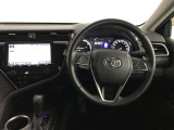 スタイリッシュなデザインのインパネ。各操作スイッチは使いやすい位置に配置されてます。