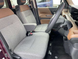 運転席は広くゆったりとした空間です。