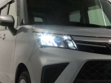 高輝度で点灯速度が速く、しかも消費電力の少ないLEDヘッドライトが装備されています!LEDの明るい光が走行中の視界の確保をサポートして、夜のドライブがより楽しく安全に運転できます♪