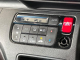 【オートエアコン】一度お好みの温度に設定すれば、車内の温度を検知し風量や温度を自動で調整。暑い&hellip;寒い&hellip;と何度もスイッチ操作をする必要はありません。快適な車内空間には必須の機能ですね♪