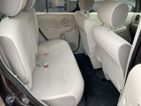 後席も十分な広さがあります。ドライブや遠出をした際にも、車内でゆったりとお寛ぎいただけます。