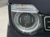 LEDヘッドライトは、点灯の瞬間から最大光量を発揮し、突然暗くなるトンネルなどでの安定感を高めます。
