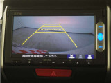 バックカメラ搭載です!車庫入れが苦手な人はもちろん、車両感覚に自信がある人にもお勧めです!見えない箇所が見えるようになるので、低い障害物や隠れてしまっている子供の存在等にも気付く事が出来ます。