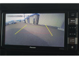 バックモニター付ですので、車庫入れも駐車もラクラクです。