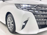フォグランプ装着車です。暗い夜道の車両前方を明るく照らします