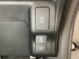 ハンドルの右側には安全装備の、CTBA(シティブレーキアシストシステム)とVSA(ABS+TCS+横滑り抑制)の解除スイッチがついています。