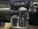 オートエアコン♪お好みの温度に設定するだけで車内を快適空間にしてくれますよ♪