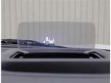 ヘッドアップディスプレイで少ない視線移動で情報を確認できるので運転の疲労軽減に繋がります!