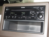 純正CDチューナー(CX-174C)はCDプレーヤー・AM/FMチューナー付です。お好みの音楽を聞きながらのドライブは楽しさ倍増ですね!