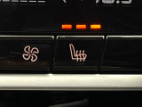 ●全席シートヒーター:高級感あふれるレザーシートに、前席・後席にシートヒーターを搭載しております。