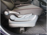 【シートアジャスター】上下調整できるシートアジャスター!運転手にあったドライバーズポジションができますね。