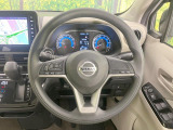 インテリアに合わせたデザインのステアリングは、運転される方のことも考え、運転しやすい形状、大きさです。是非一度、実際に触ってお確かめください。