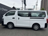 狭い駐車場でもドアを大きく開ける必要がなく便利!