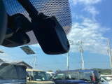 万が一の時に頼もしいドライブレコーダーをフロントとリアに装備♪